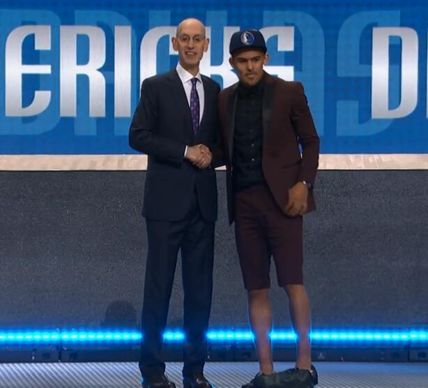 通过数据平 通过数据平